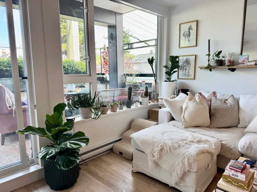 Beautiful & Clean Kits gem! HUGE patio!