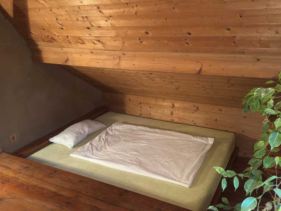 Ökohostel für Vegetarier,  wohnen mit Gleichgesinnten auf drei Ebenen.