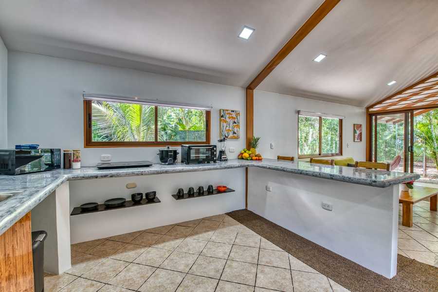 Oceanfront House with AC & Wifi @ Cocles Beachbreak