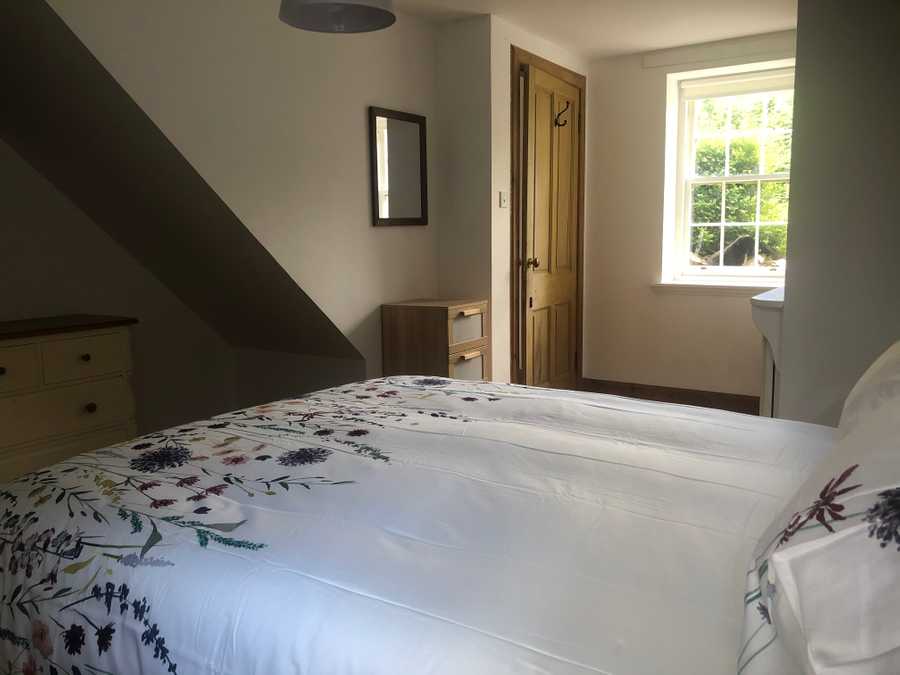 The Neuk o' the Mill: vegan B&B stone cottage