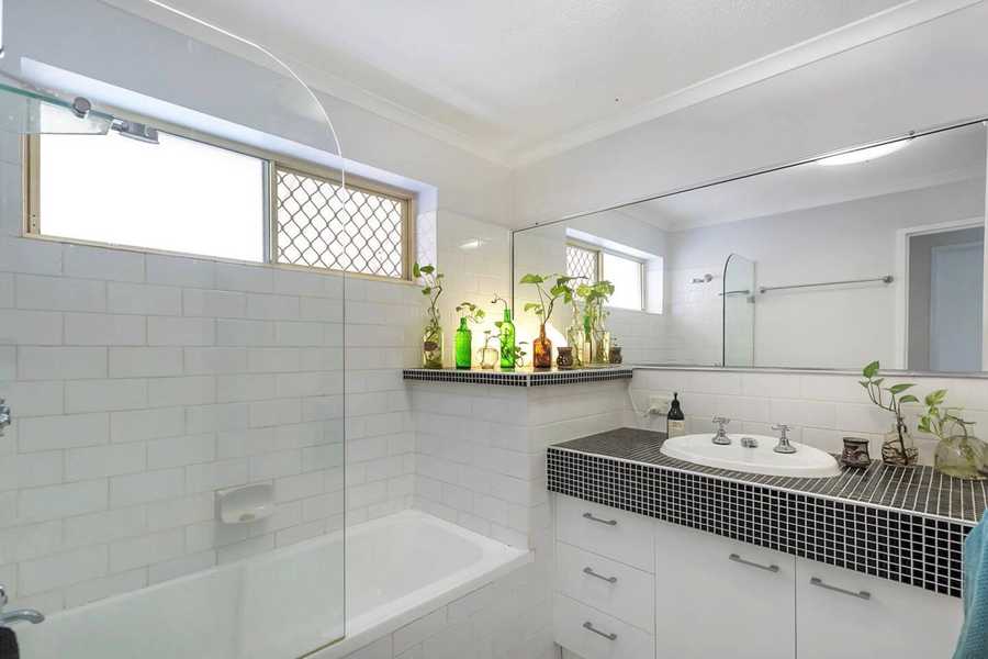 Relaxed & Leafy with Private Courtyard, Airport 15 min, City 3km