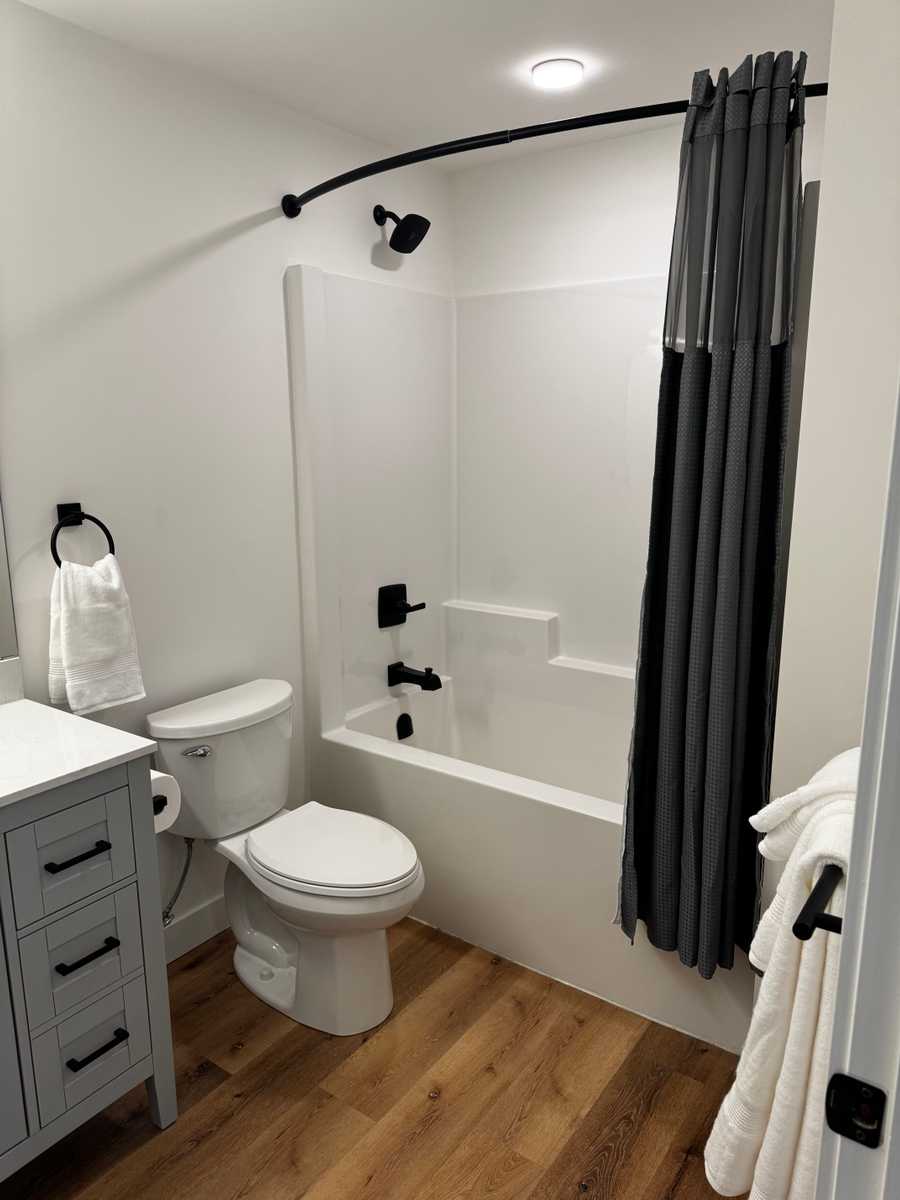 Bright Bachelor Suite by Dog Park, Lake & Trails