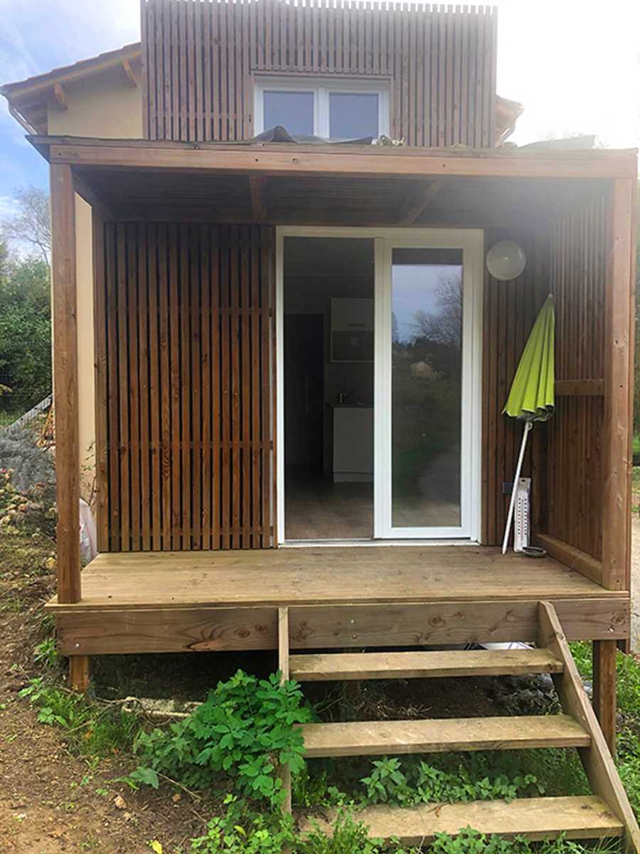 Tiny house, two rooms including kitchen. Suitable for two, single bed available 