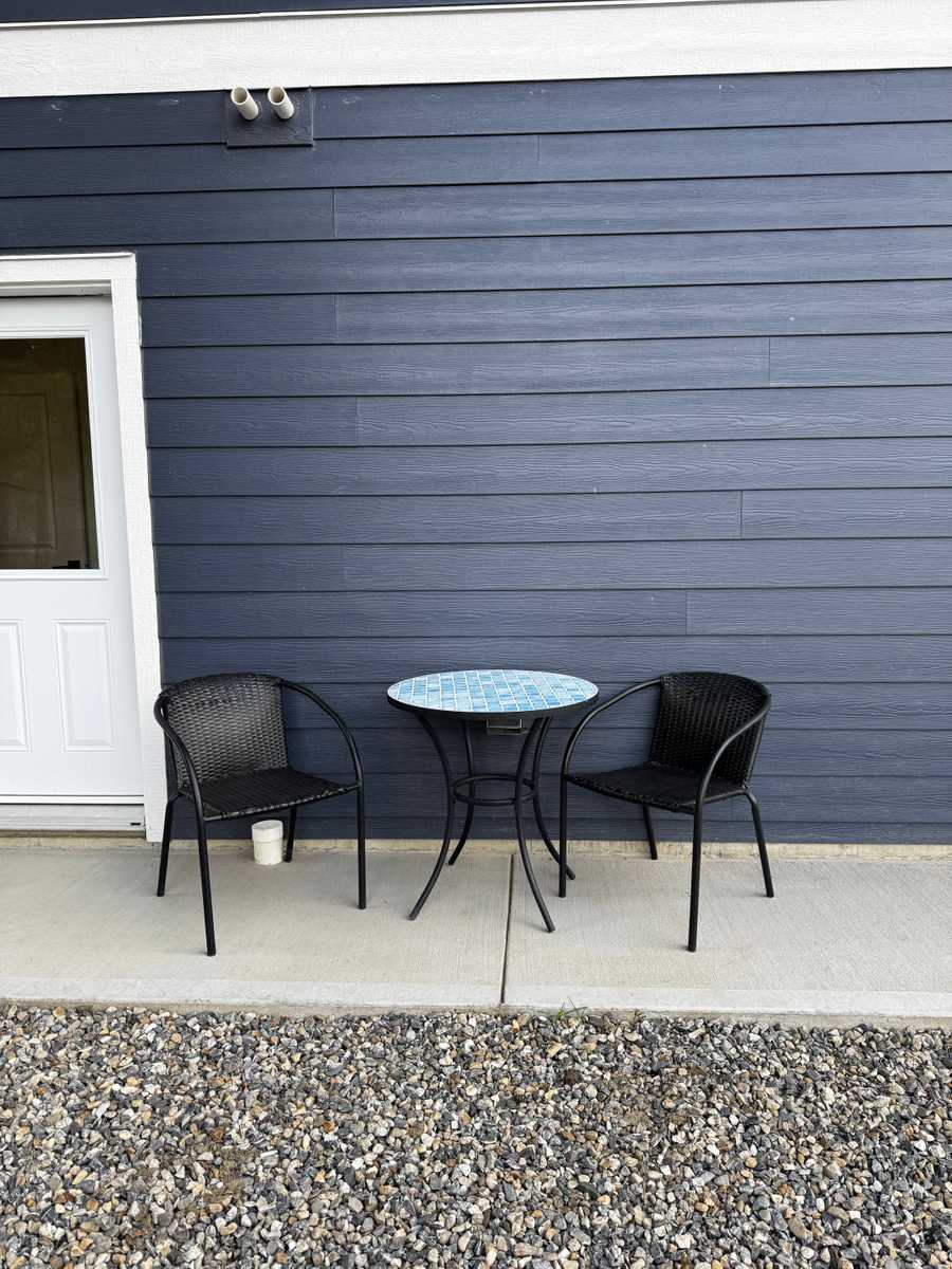 Bright Bachelor Suite by Dog Park, Lake & Trails