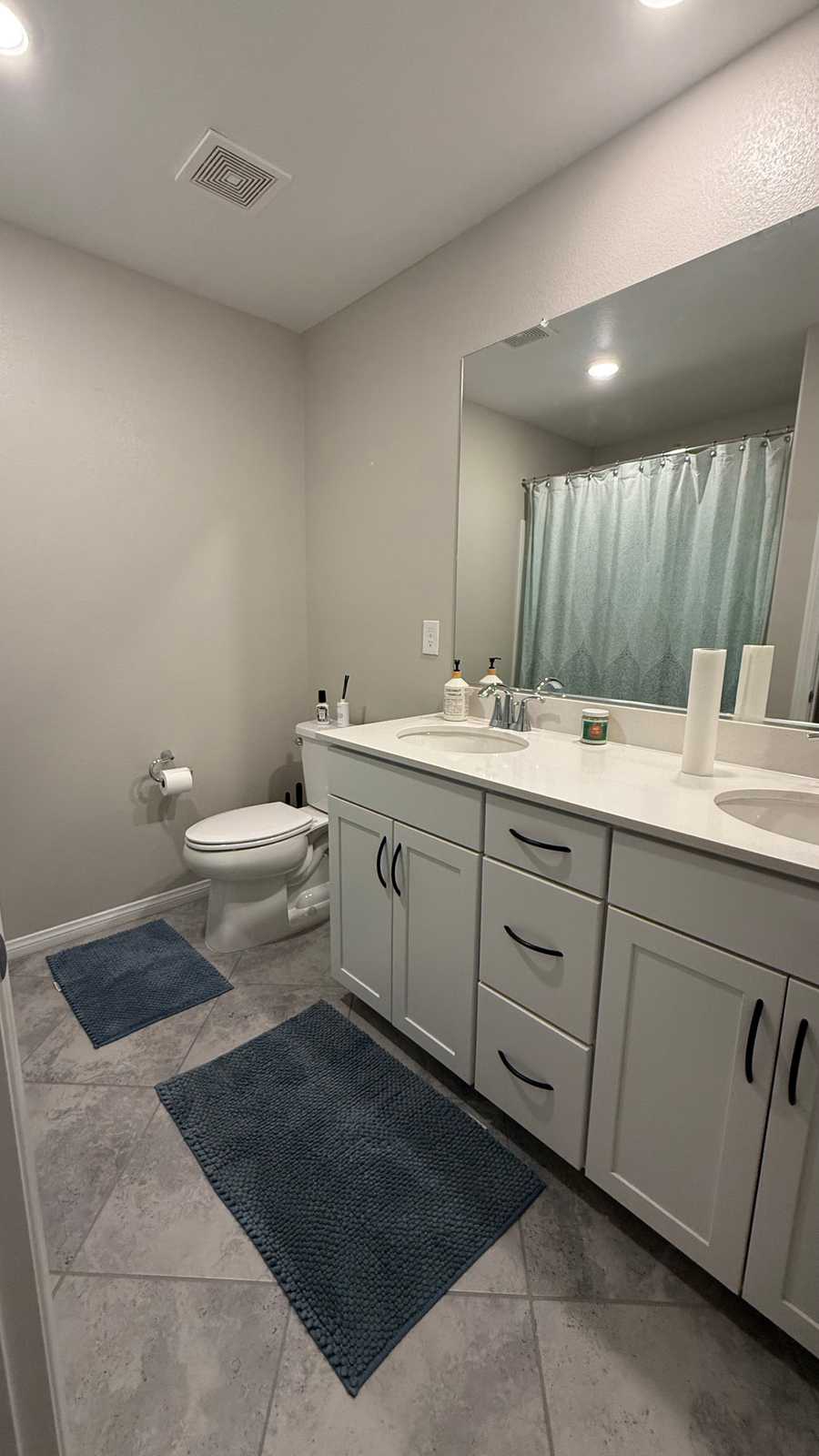 Las Vegas Vegan Stay - Stylish Room in a New Home
