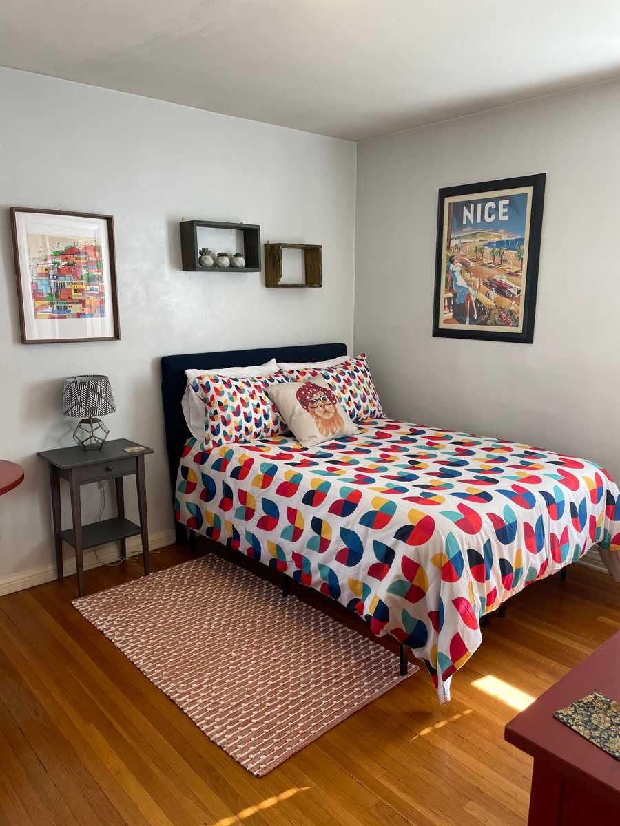 Beautiful Bedrooms minutes from Universal Studios
