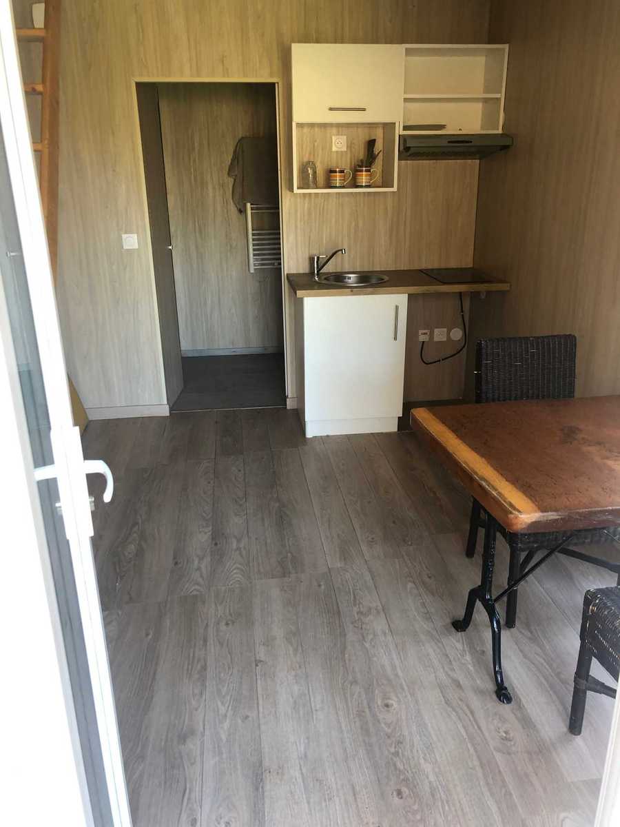 Tiny house, two rooms including kitchen. Suitable for two, single bed available 