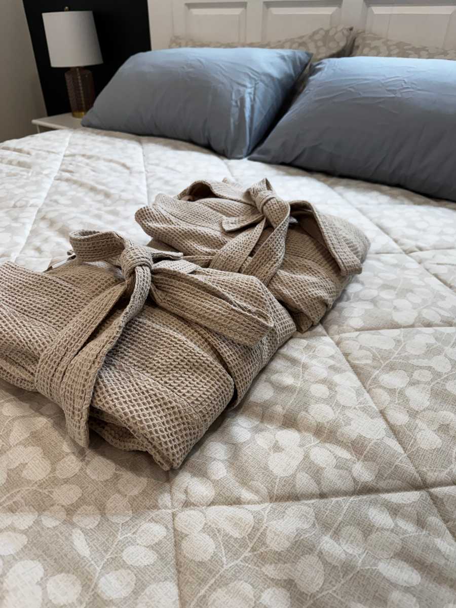 Bright Bachelor Suite by Dog Park, Lake & Trails