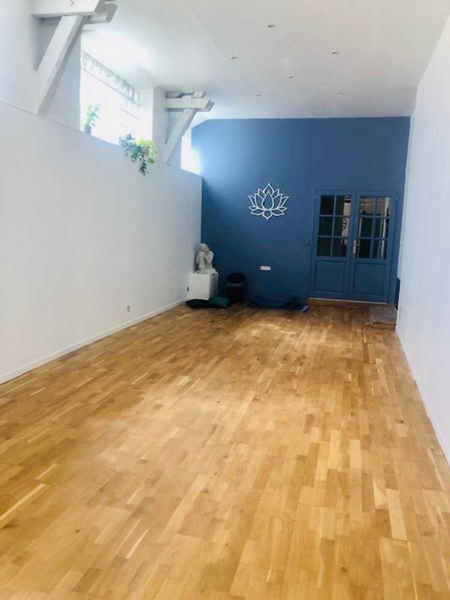 Art & Spiritual unique huge Loft 1h from Paris