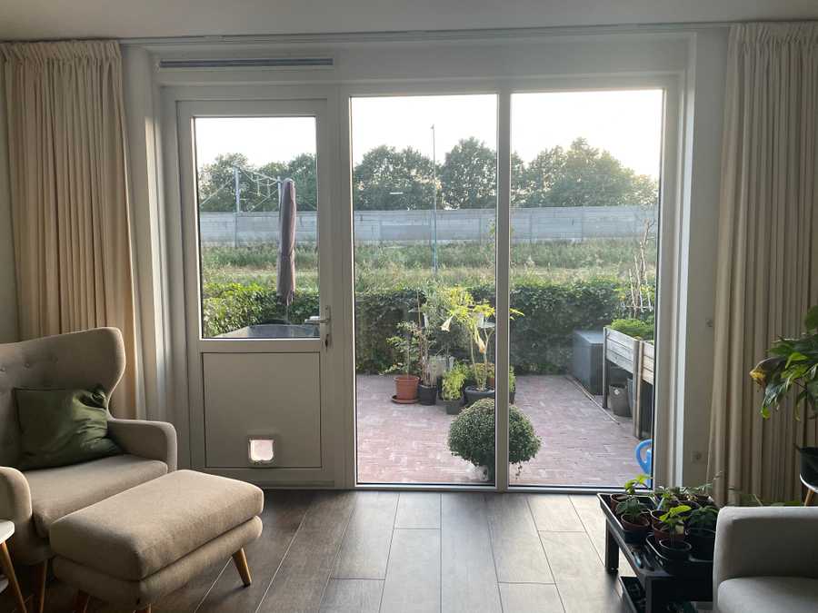 Comfy spacious whole house close to the train. Long term stayer, January-March!