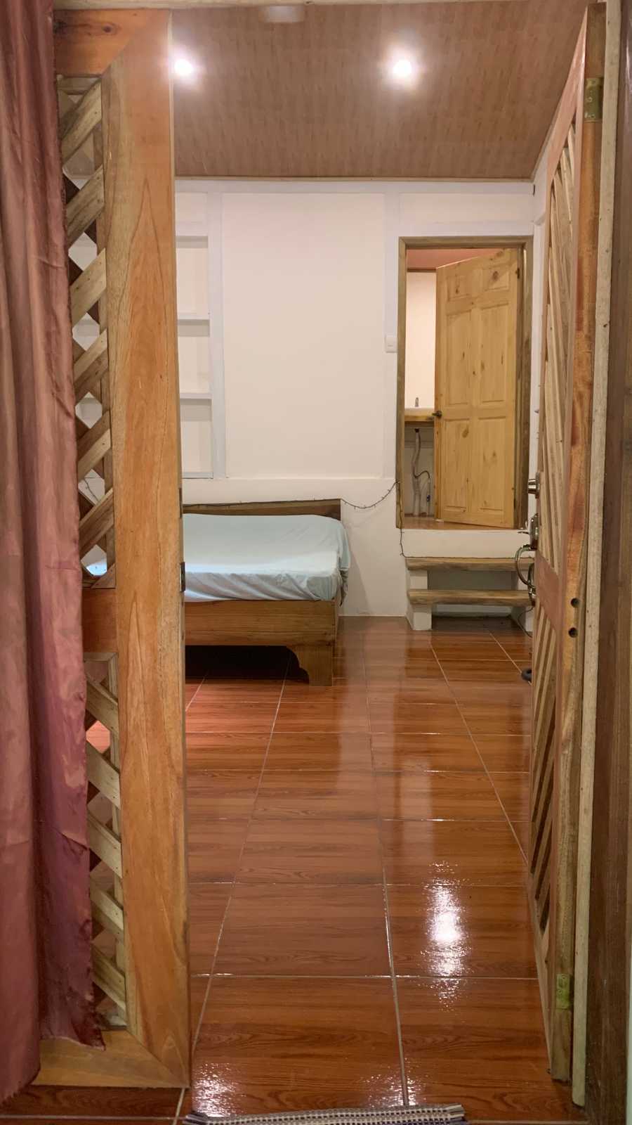 Beautiful tall room in Casa Pachamama on Magic Hill