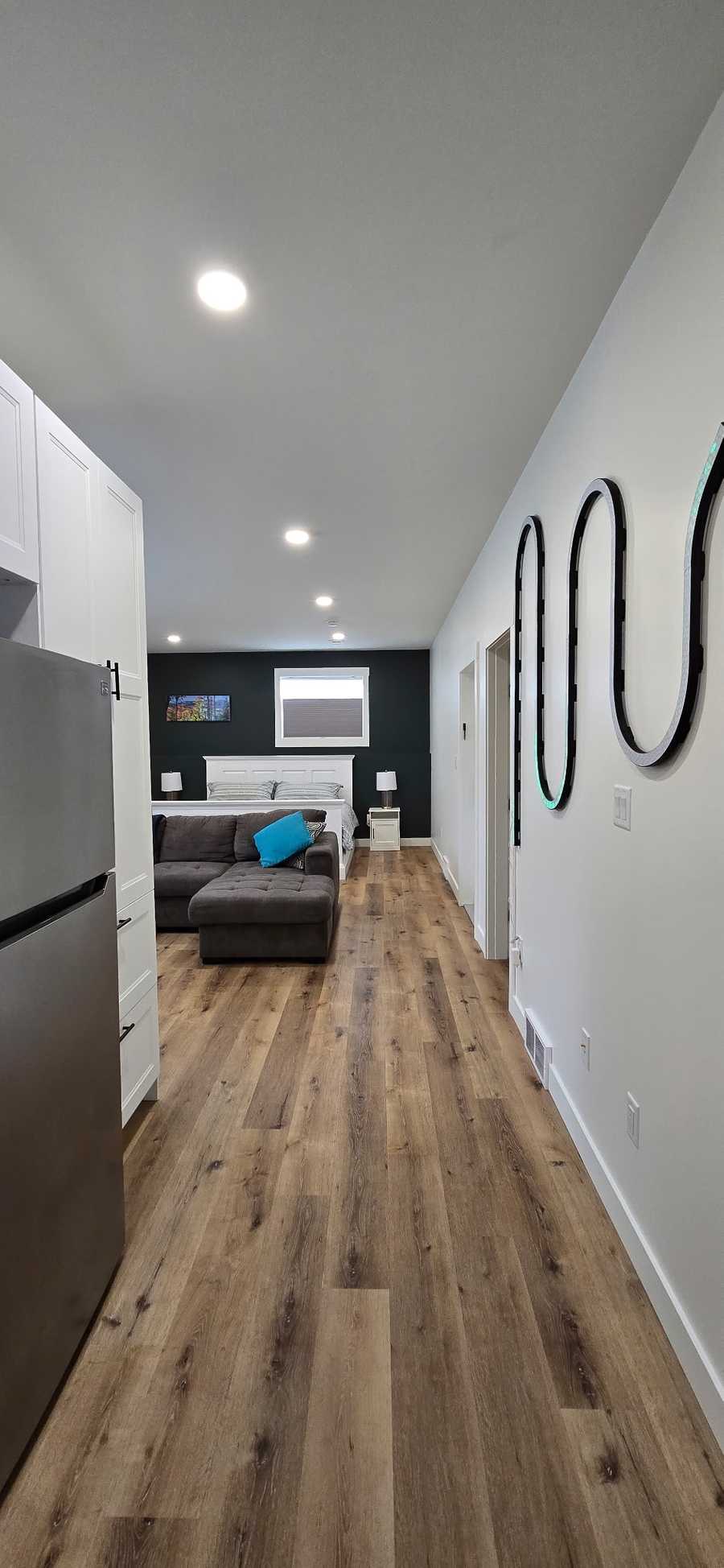 Bright Bachelor Suite by Dog Park, Lake & Trails