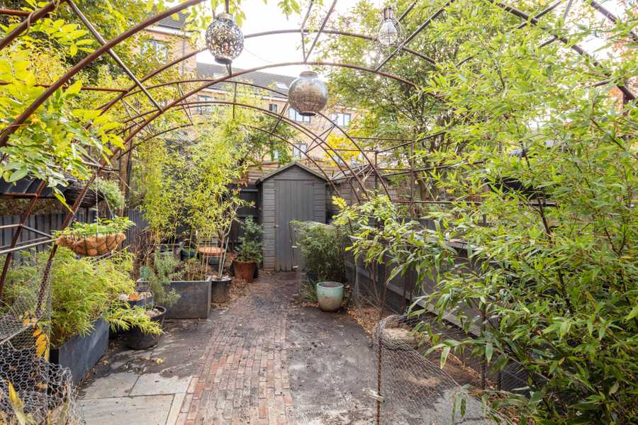 Eclectic Double in Arty Vegan Townhouse with Garden