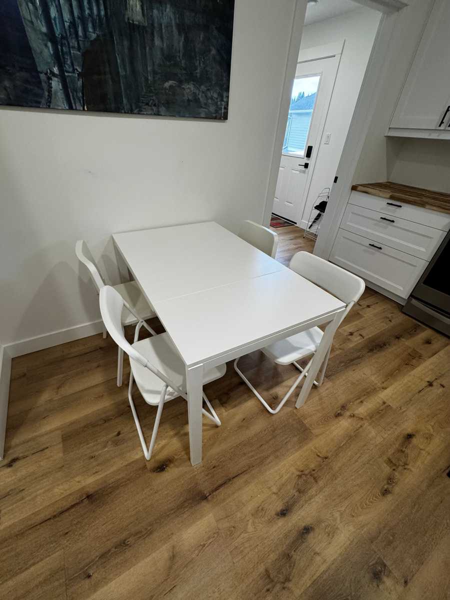 Bright Bachelor Suite by Dog Park, Lake & Trails
