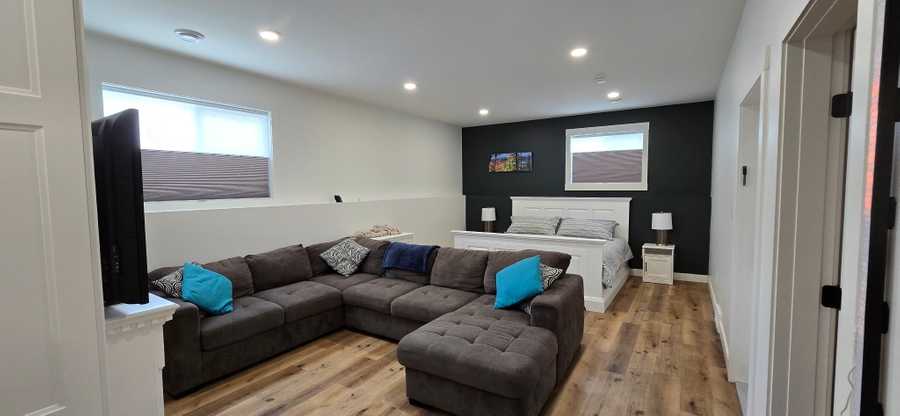 Bright Bachelor Suite by Dog Park, Lake & Trails