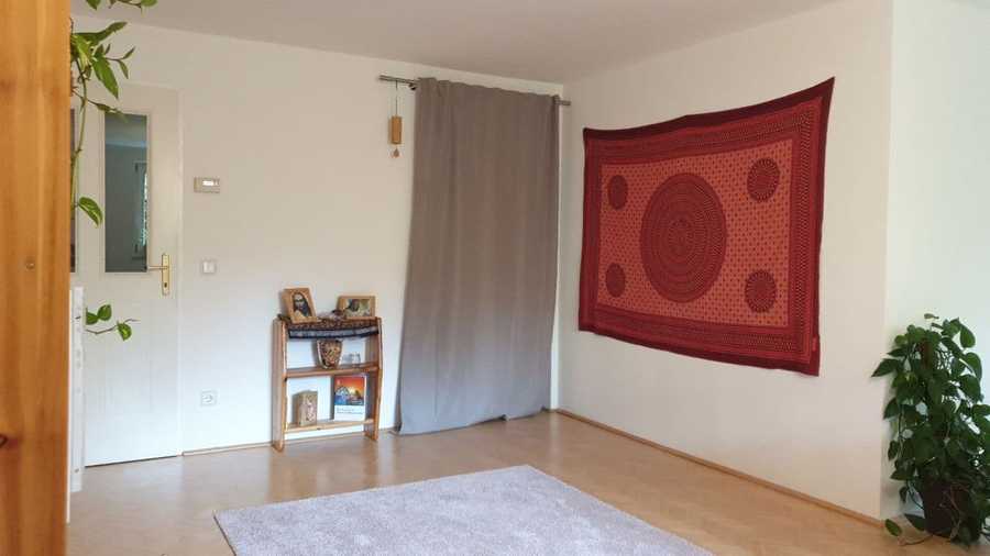Garden apartment with spacious living room and spiritual athmosphere