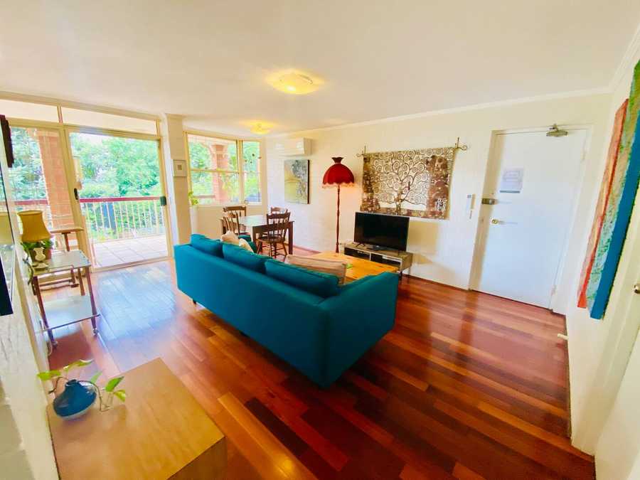 Relaxed & Leafy with Private Courtyard, Airport 15 min, City 3km