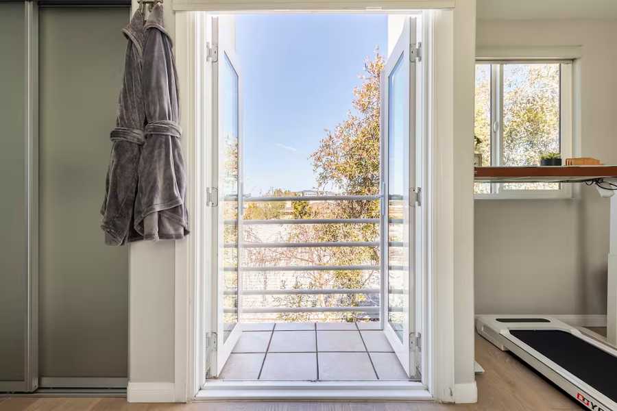 Modern Beach Town Living with INFRARED SAUNA and ELECTRIC CAR CHARGER