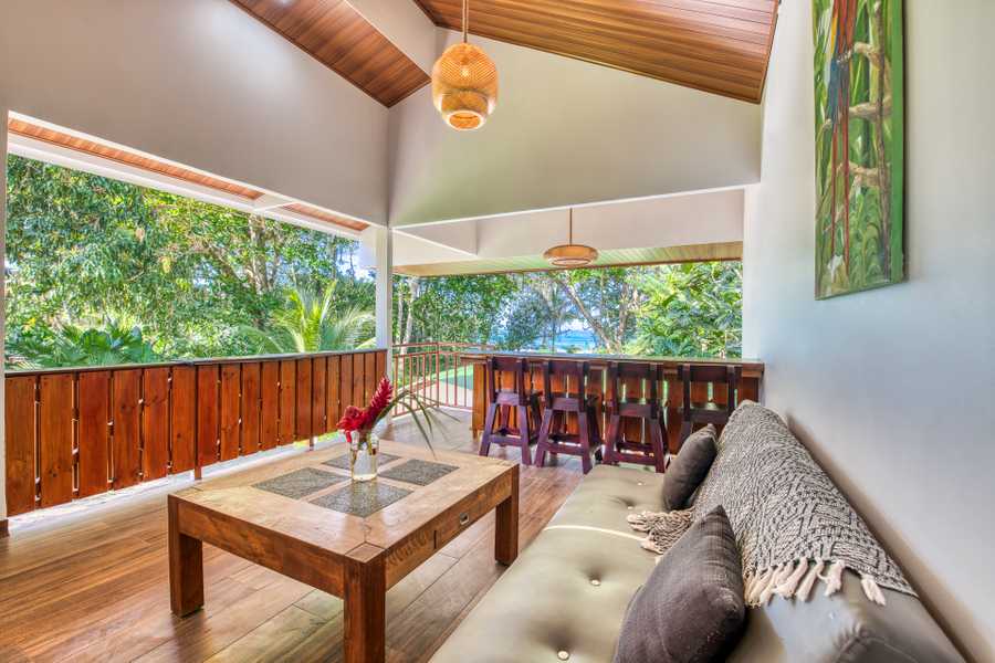 Luxury Beachfront Apartment with Oceanview Terrace