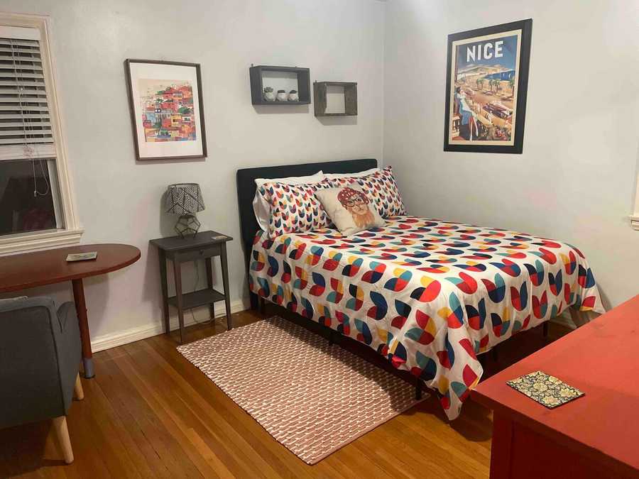 Beautiful Bedrooms minutes from Universal Studios