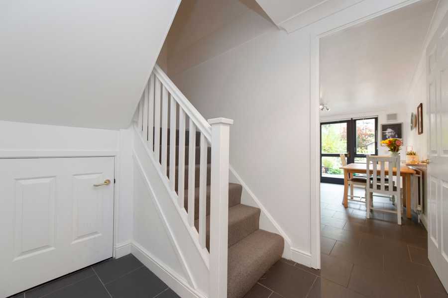 Arty 1 bedroom townhouse with garden