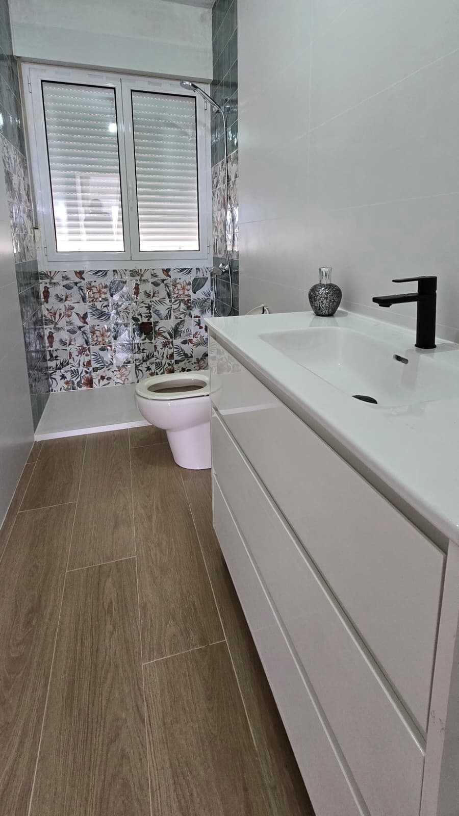 Beautiful seaside apartment with direct beach access and wonderful sea views.
