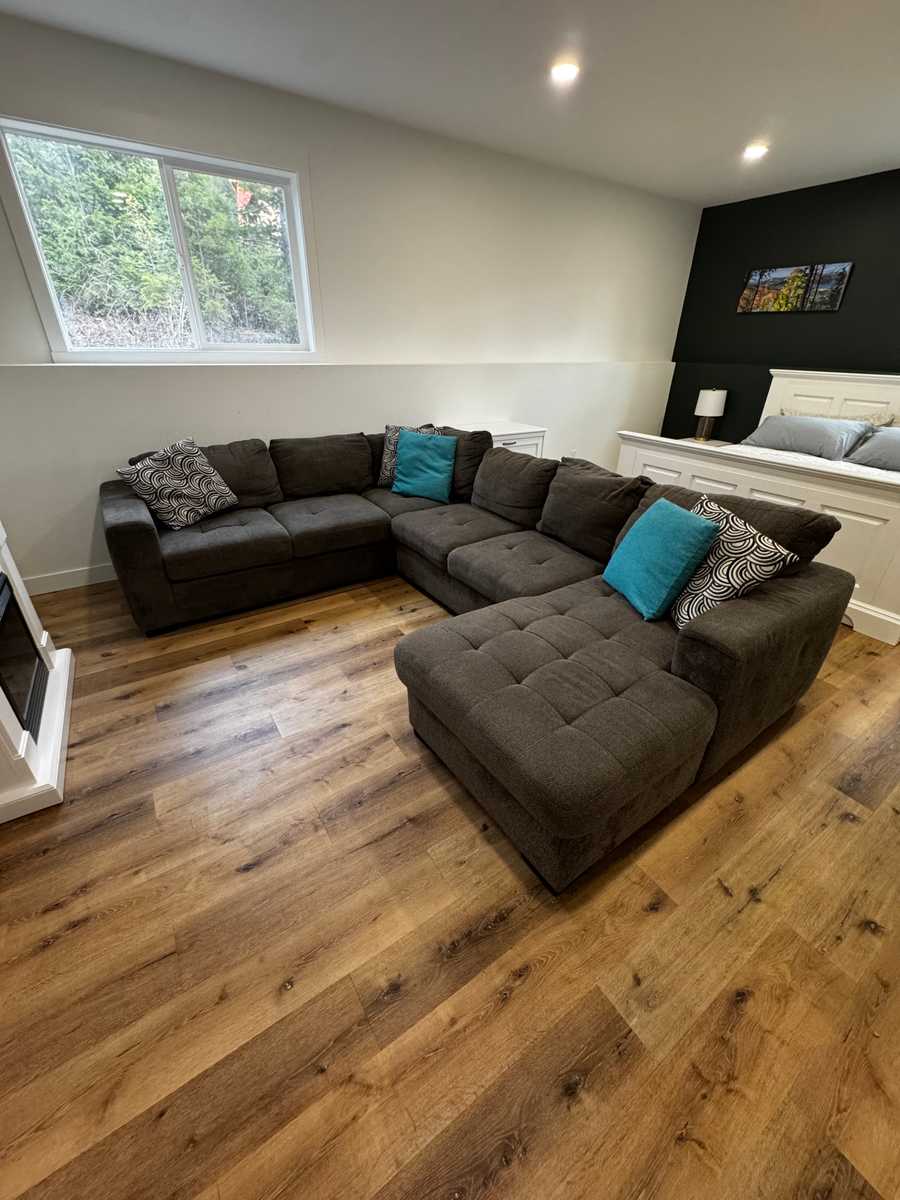 Bright Bachelor Suite by Dog Park, Lake & Trails
