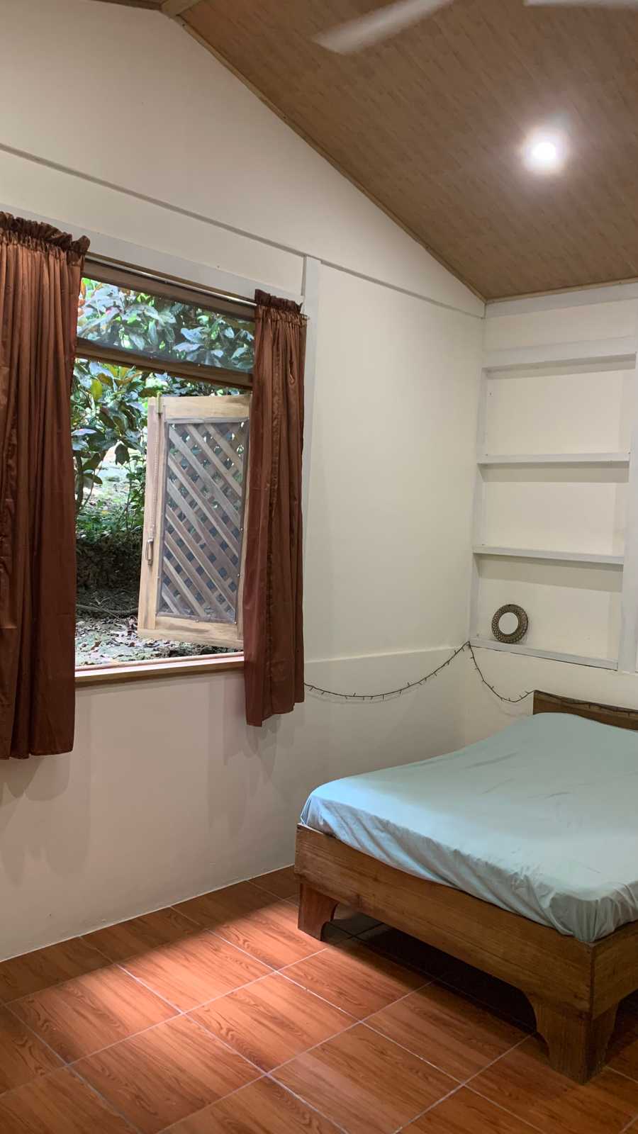 Beautiful tall room in Casa Pachamama on Magic Hill