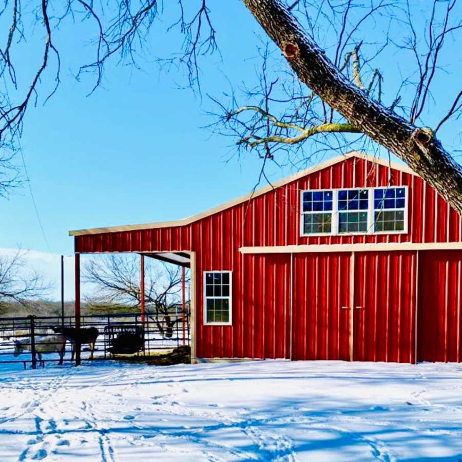 Barn Bunkhouse with Upper Deck & Sunset Views of the Sanctuary
