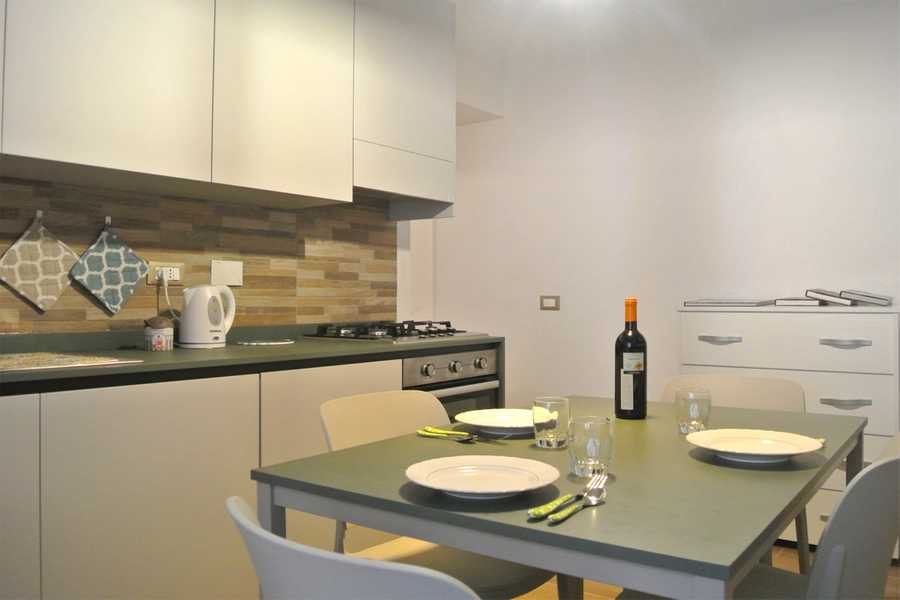 CASA LECCI, intimate apartment for couples few steps from Roman Theatre