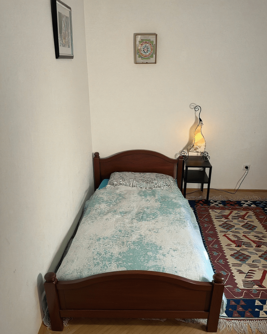 Garden apartment with spacious living room and spiritual athmosphere