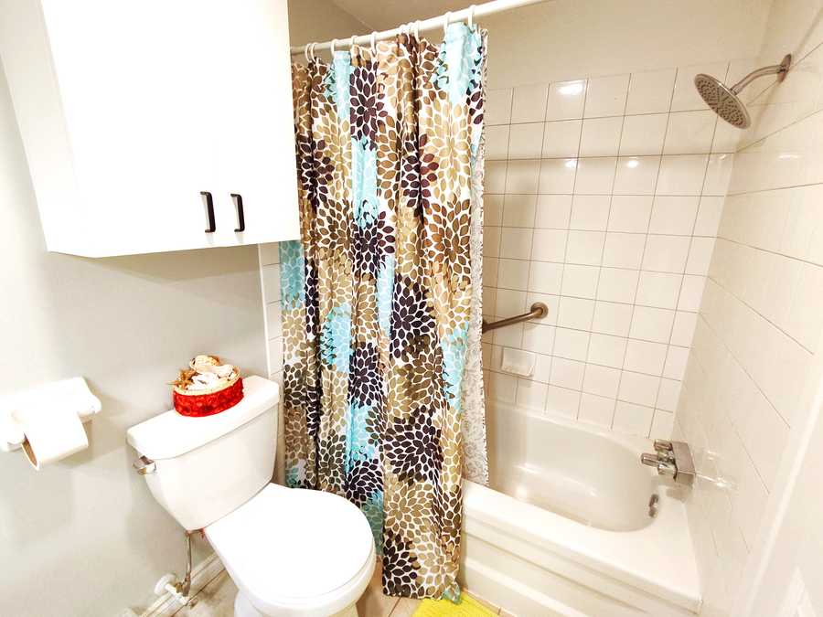 Cozy Room with a beautiful view of downtown Quebec and very close to nature