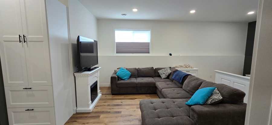Bright Bachelor Suite by Dog Park, Lake & Trails
