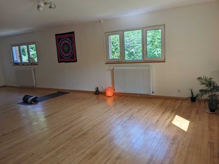 Peaceful place in the nature, vegan meals, yoga, soundhealing and massages