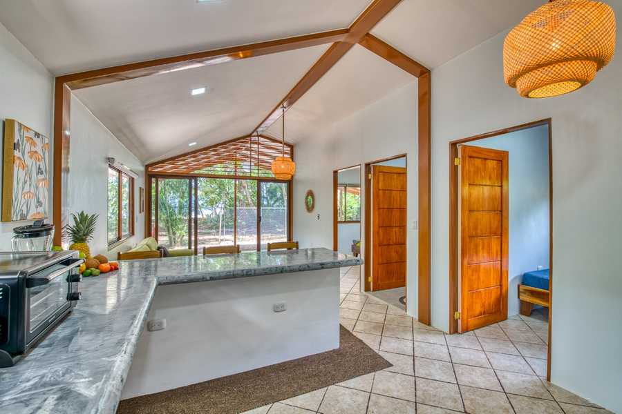 Oceanfront House with AC & Wifi @ Cocles Beachbreak