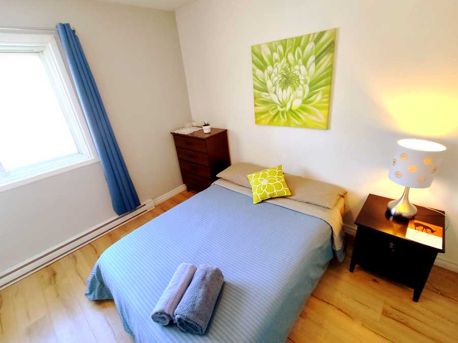 Cozy Room with a beautiful view of downtown Quebec and very close to nature