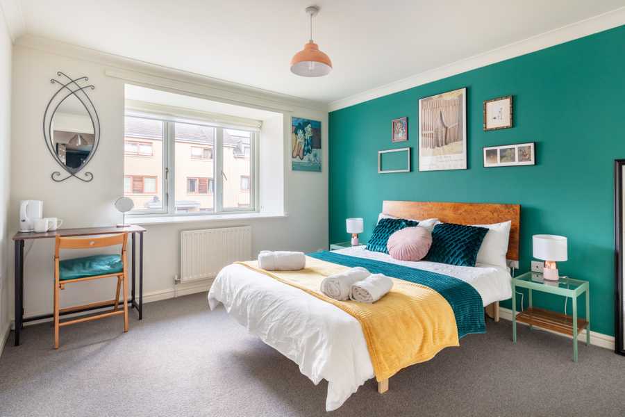 Eclectic Double in Arty Vegan Townhouse with Garden