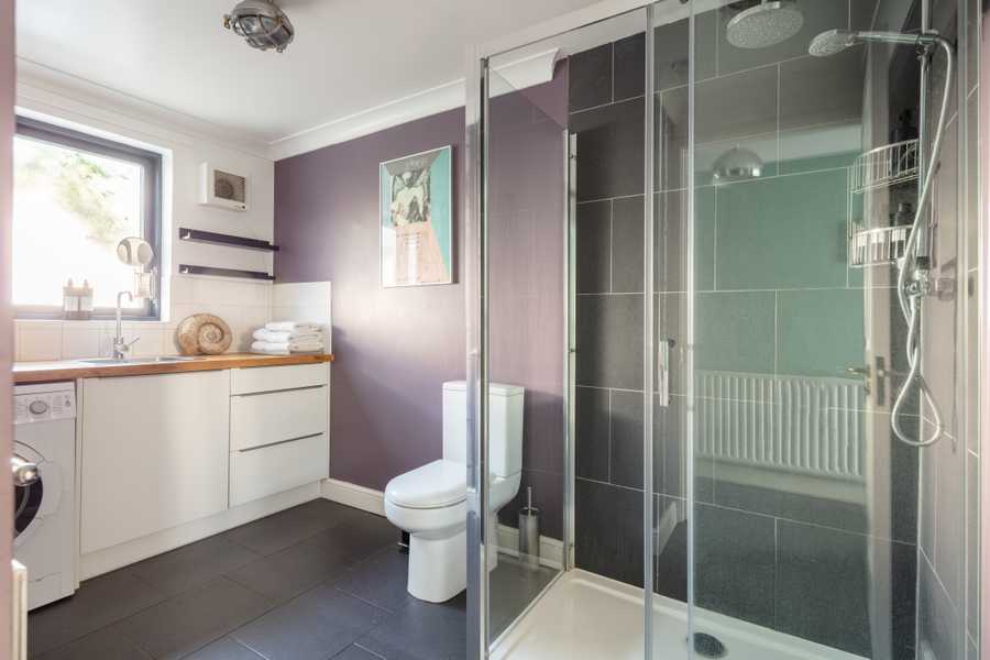 Arty 1 bedroom townhouse with garden