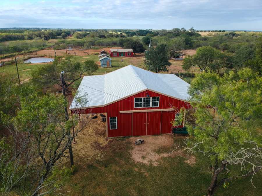 Barn Bunkhouse with Upper Deck & Sunset Views of the Sanctuary