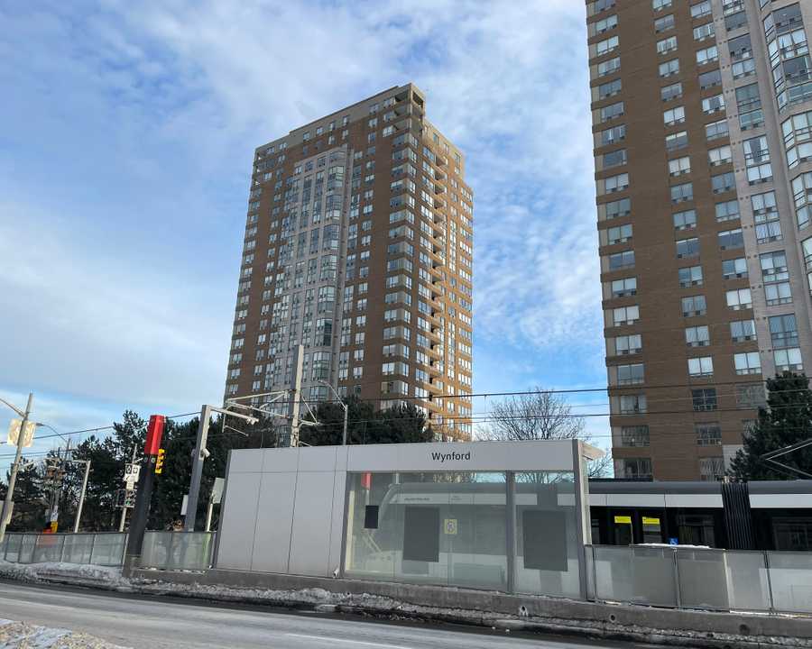 Spacious with a lot of natural light; easy access to public transit (Line 5).