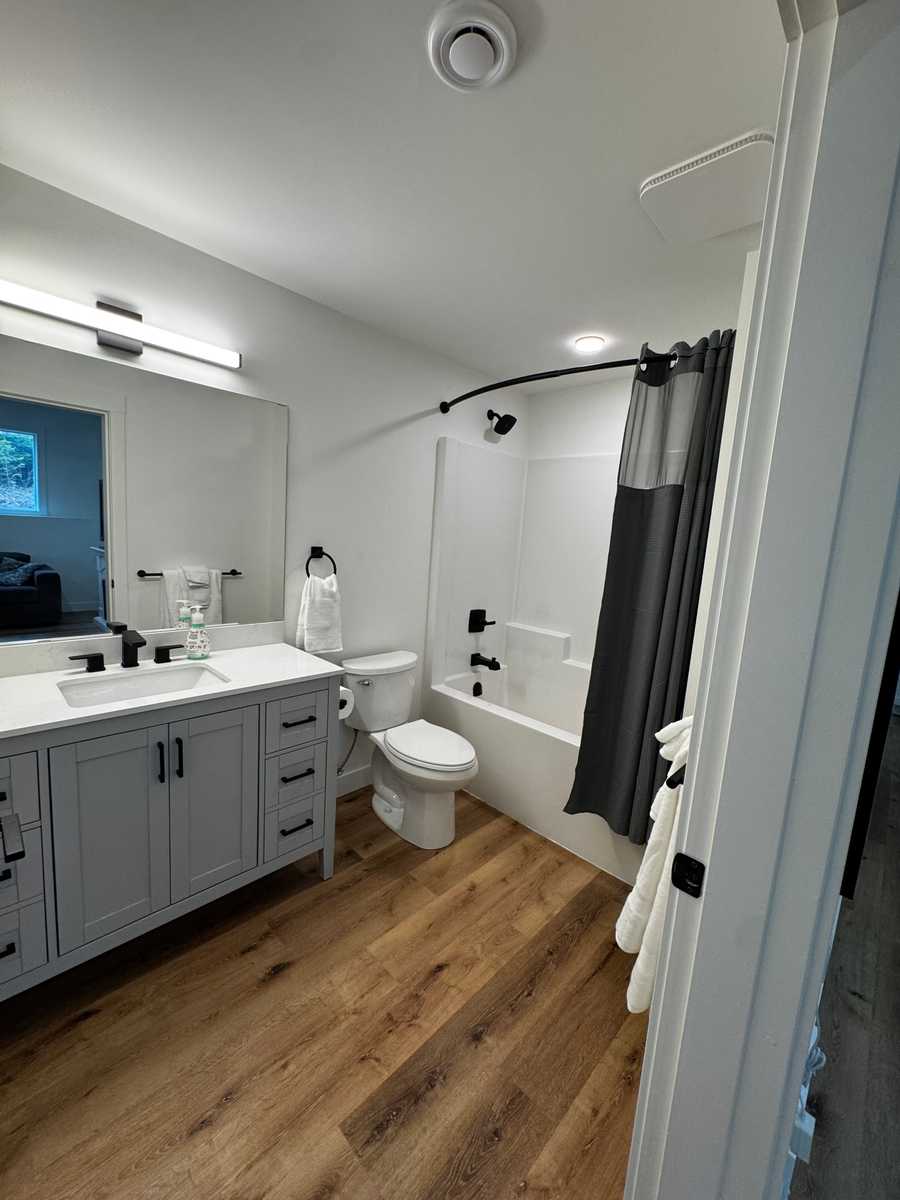 Bright Bachelor Suite by Dog Park, Lake & Trails