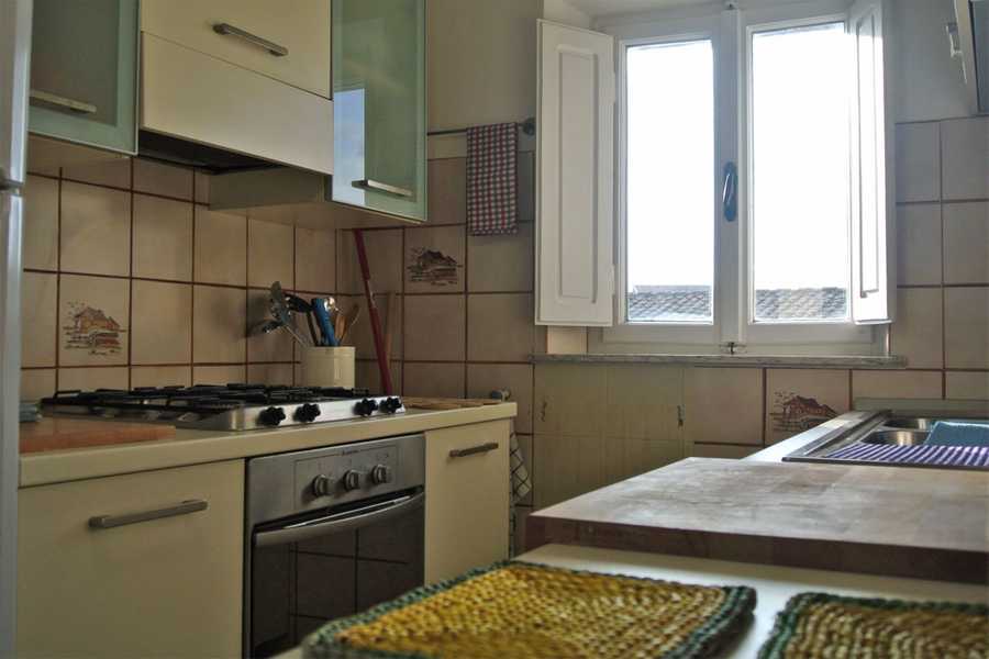 CASA LINO: third floor apartment with small terrace 