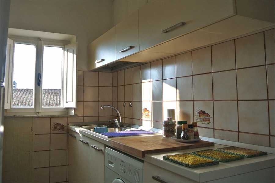 CASA LINO: third floor apartment with small terrace 