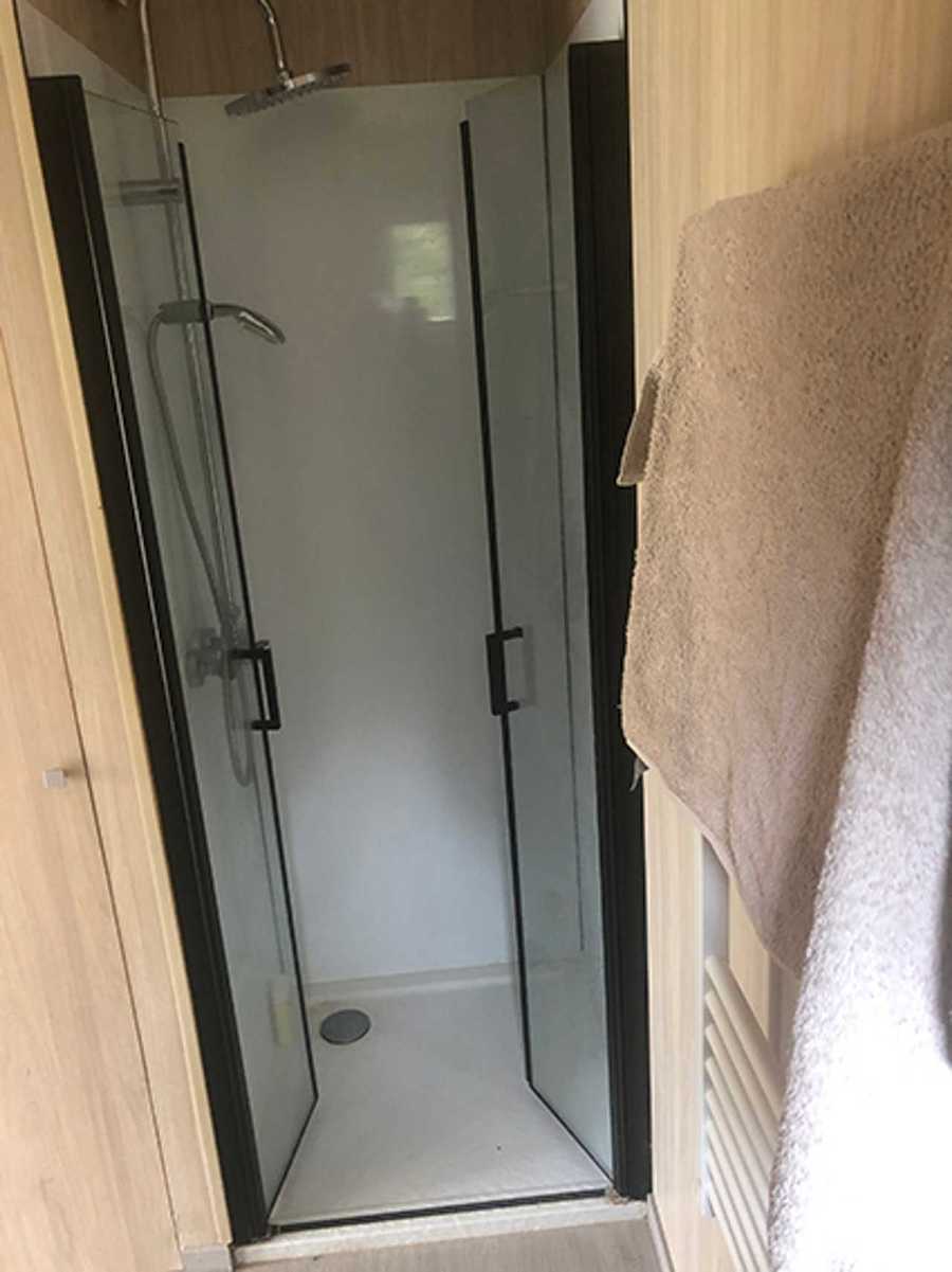 Tiny house, two rooms including kitchen. Suitable for two, single bed available 