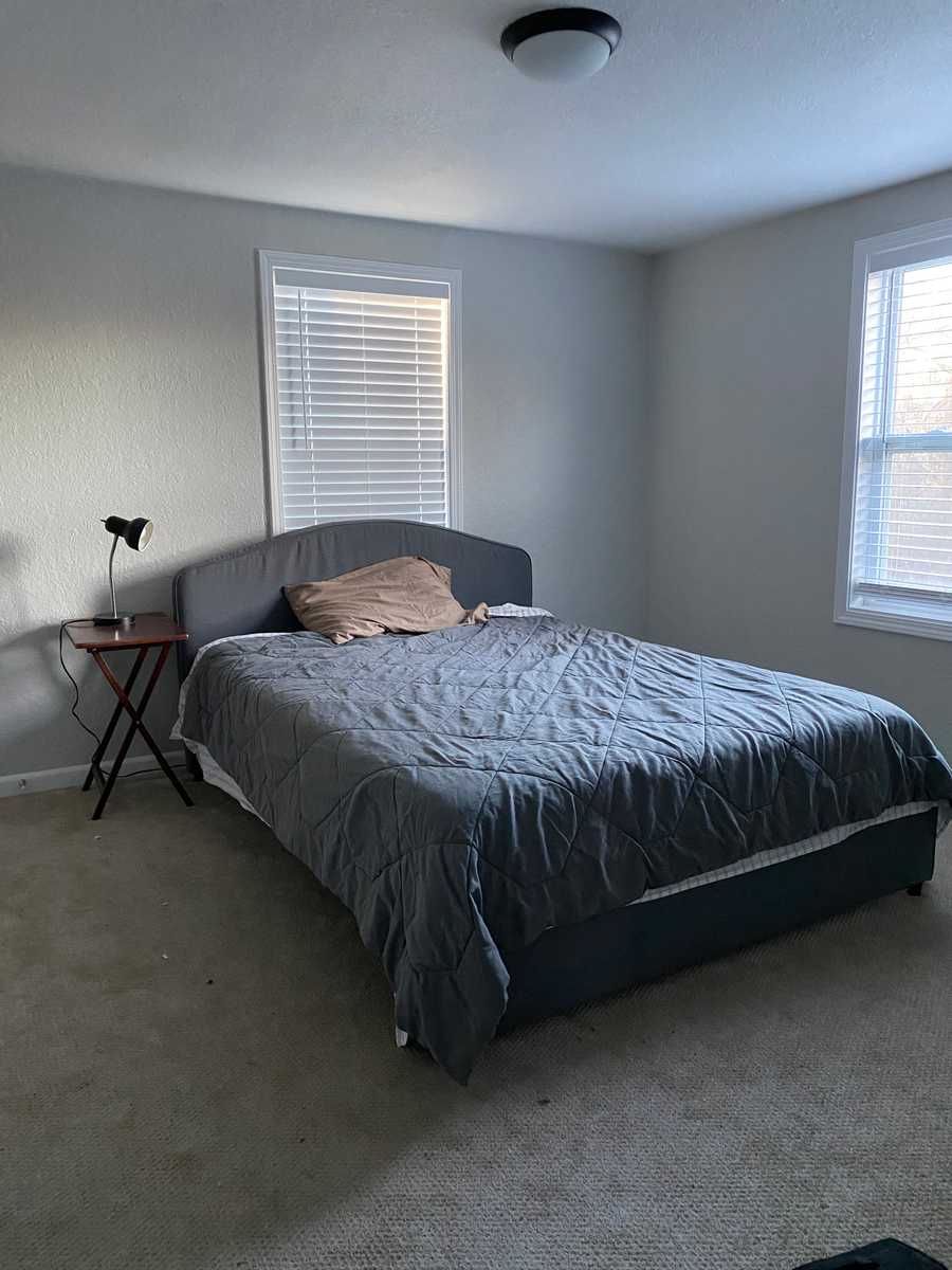 Cozy room in a fully-vegan home near downtown Kansas City