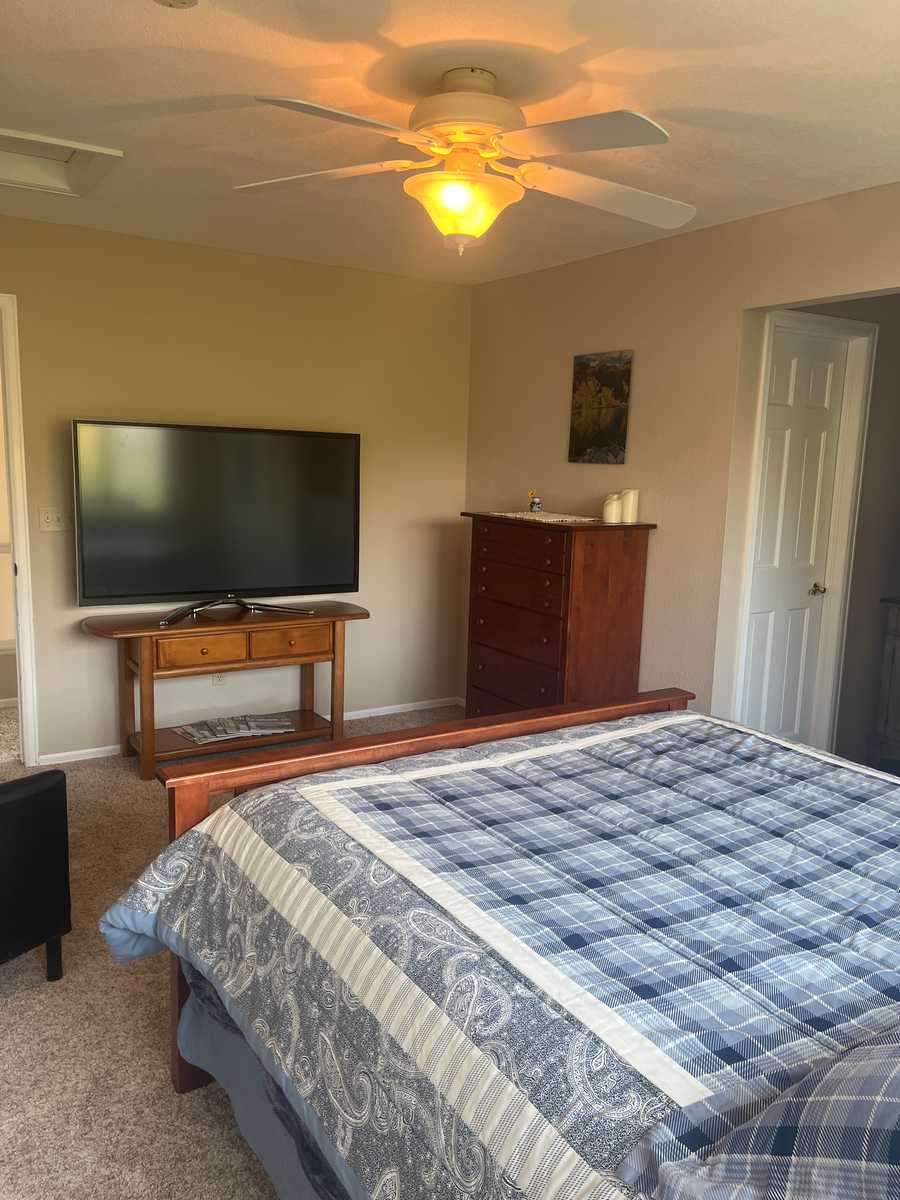 Bed & Bath in Quiet Suburb South of Denver. Vegan Home. Must Love Dogs