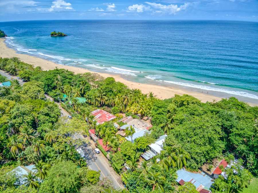 Oceanfront House with AC & Wifi @ Cocles Beachbreak