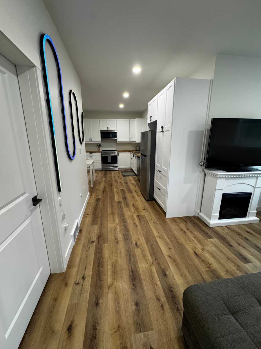 Bright Bachelor Suite by Dog Park, Lake & Trails