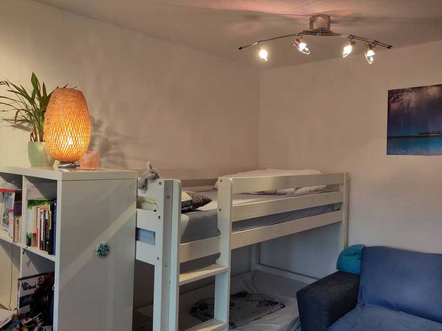 Cozy bunk bed only for non-smokers!