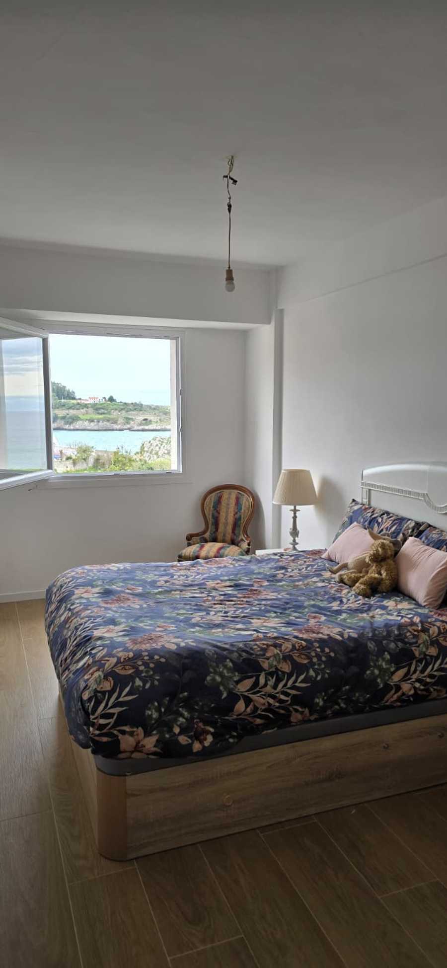 Beautiful seaside apartment with direct beach access and wonderful sea views.
